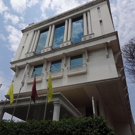 J P Cordial Hotel Bangalore Buitenkant foto