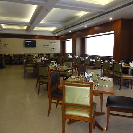 J P Cordial Hotel Bangalore Buitenkant foto