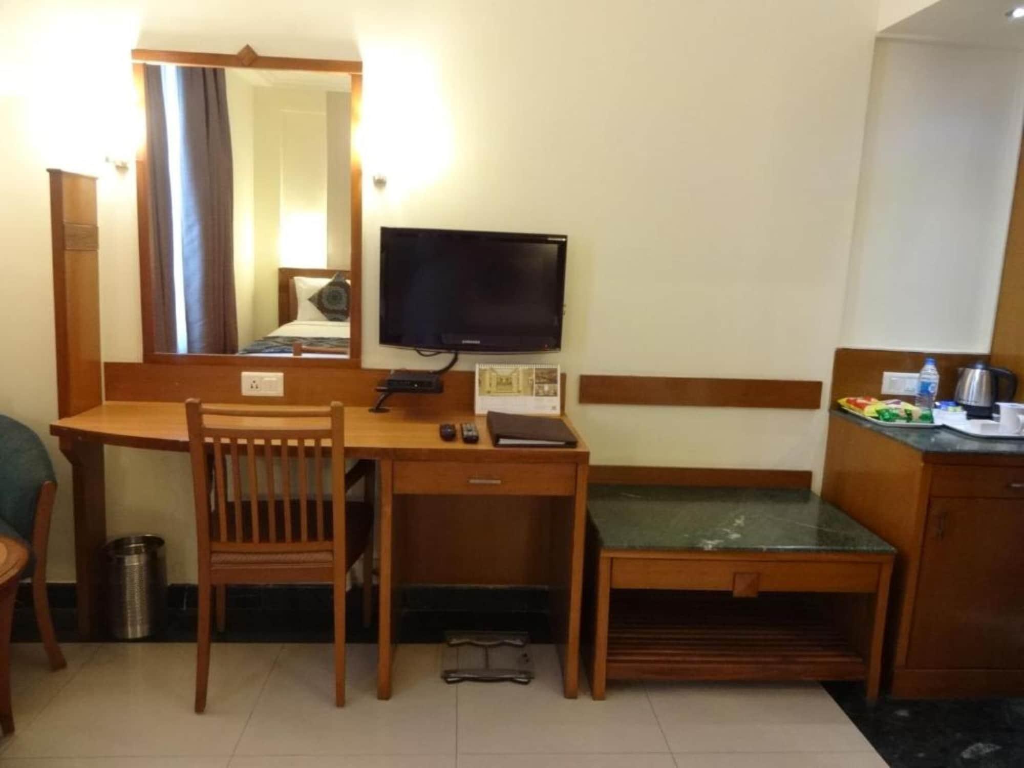 J P Cordial Hotel Bangalore Buitenkant foto