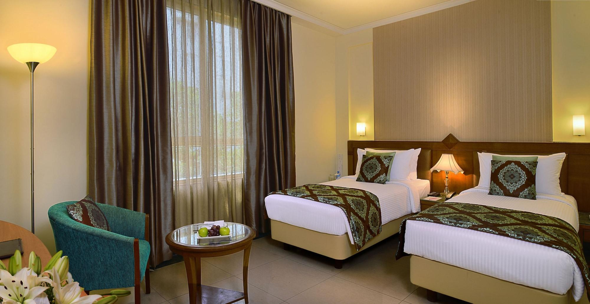 J P Cordial Hotel Bangalore Buitenkant foto