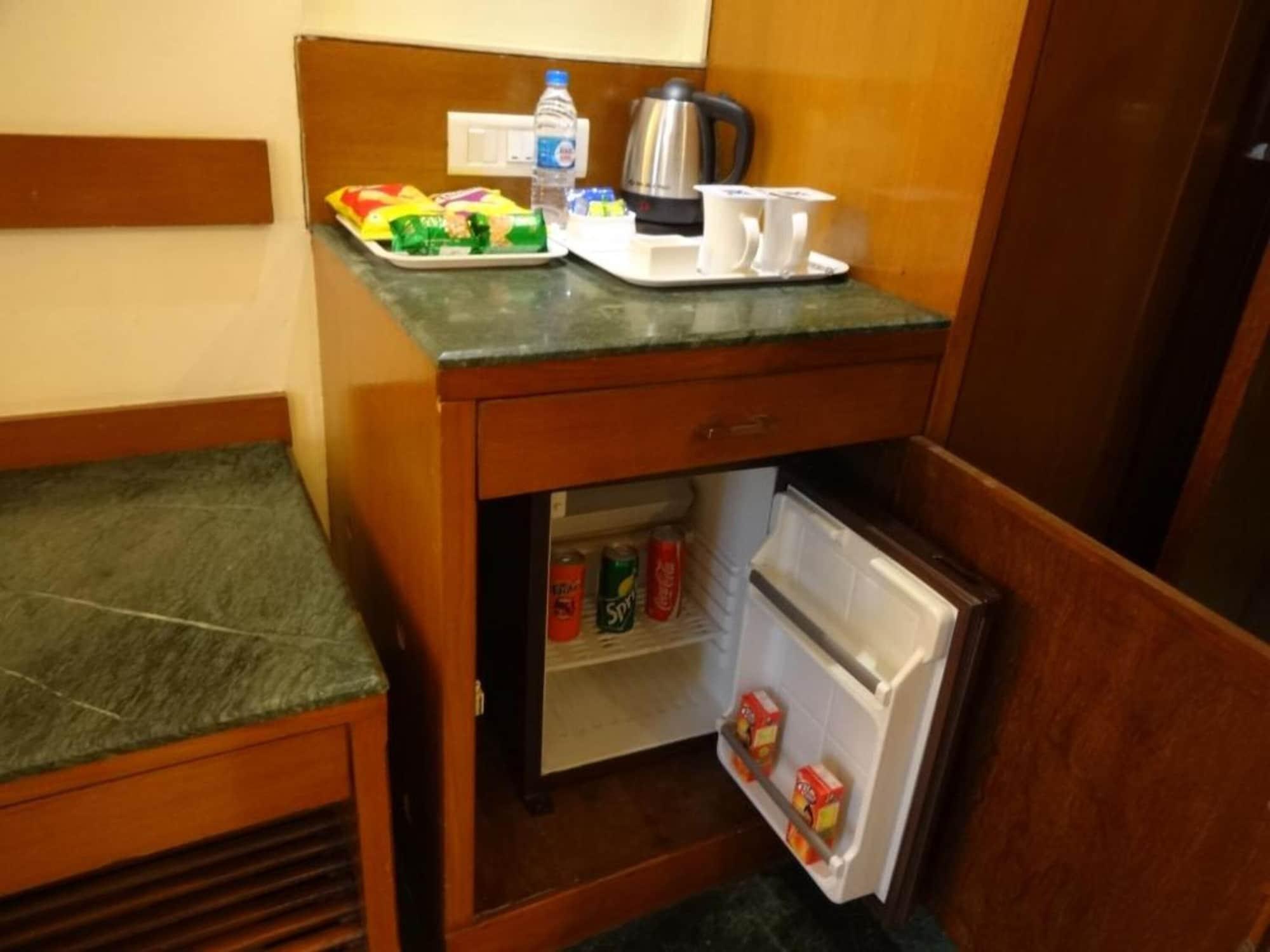 J P Cordial Hotel Bangalore Buitenkant foto