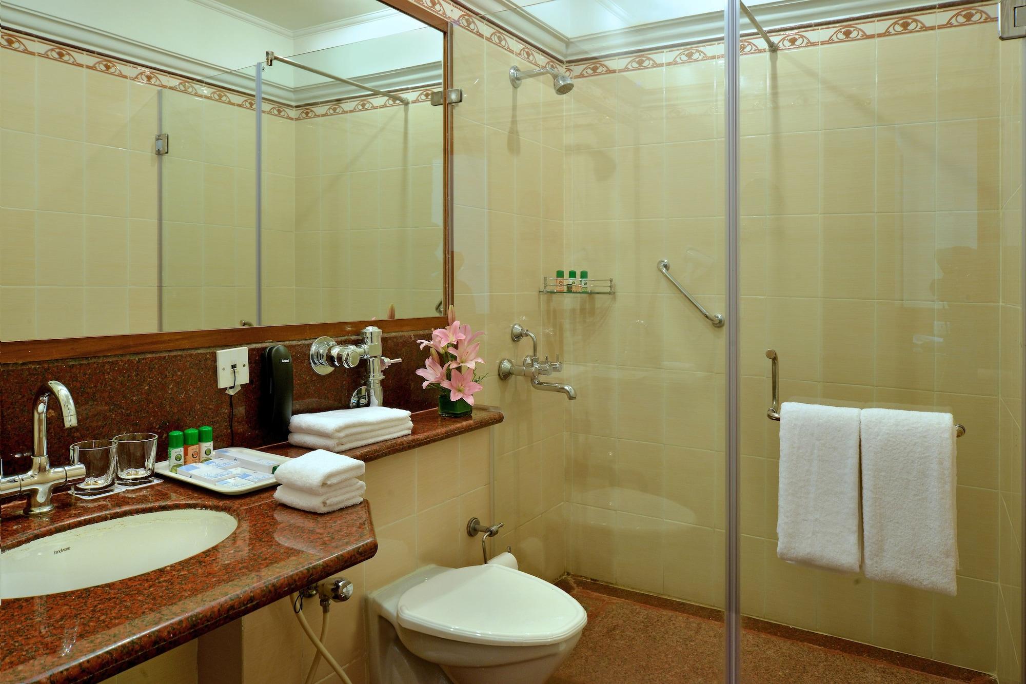 J P Cordial Hotel Bangalore Buitenkant foto