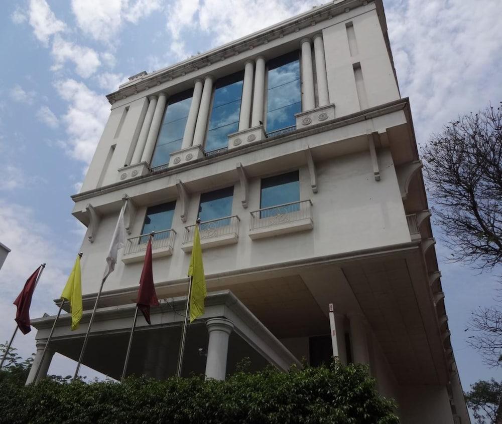 J P Cordial Hotel Bangalore Buitenkant foto
