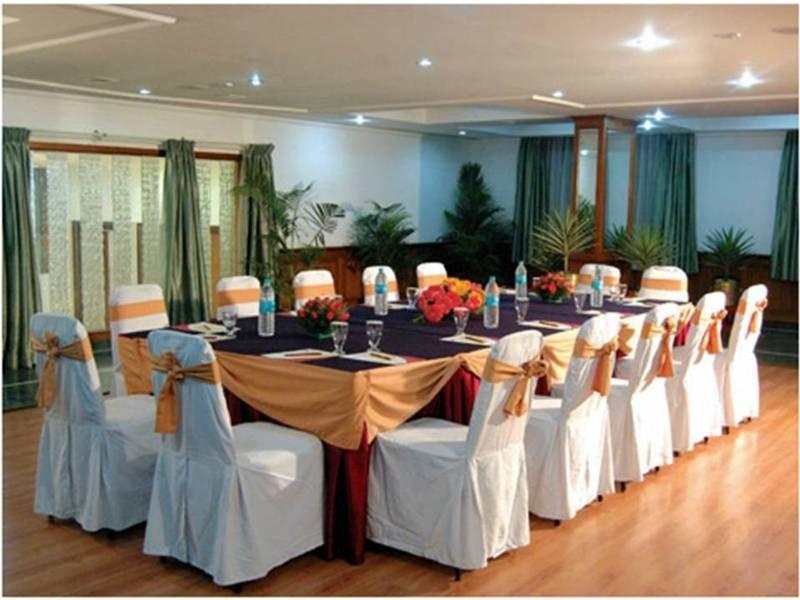 J P Cordial Hotel Bangalore Faciliteiten foto