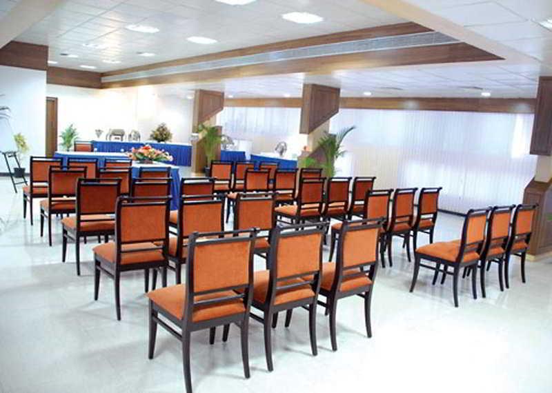 J P Cordial Hotel Bangalore Buitenkant foto