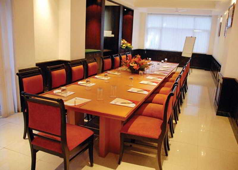 J P Cordial Hotel Bangalore Faciliteiten foto