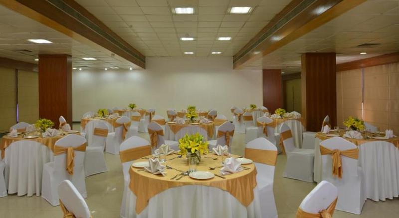 J P Cordial Hotel Bangalore Buitenkant foto