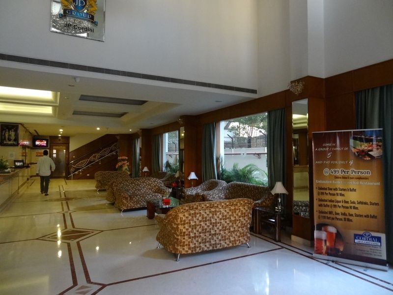 J P Cordial Hotel Bangalore Buitenkant foto