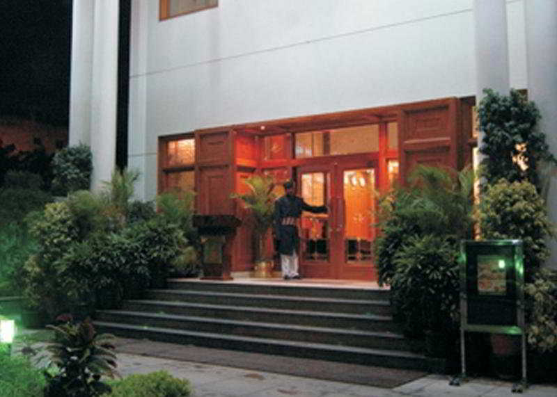 J P Cordial Hotel Bangalore Buitenkant foto