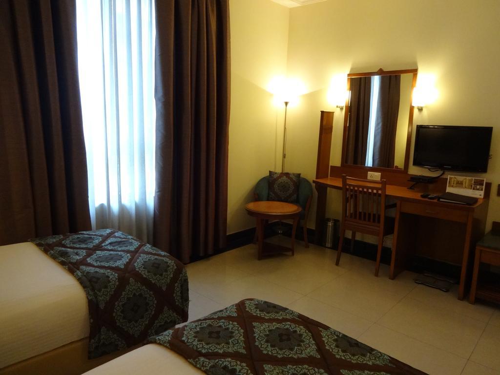 J P Cordial Hotel Bangalore Buitenkant foto
