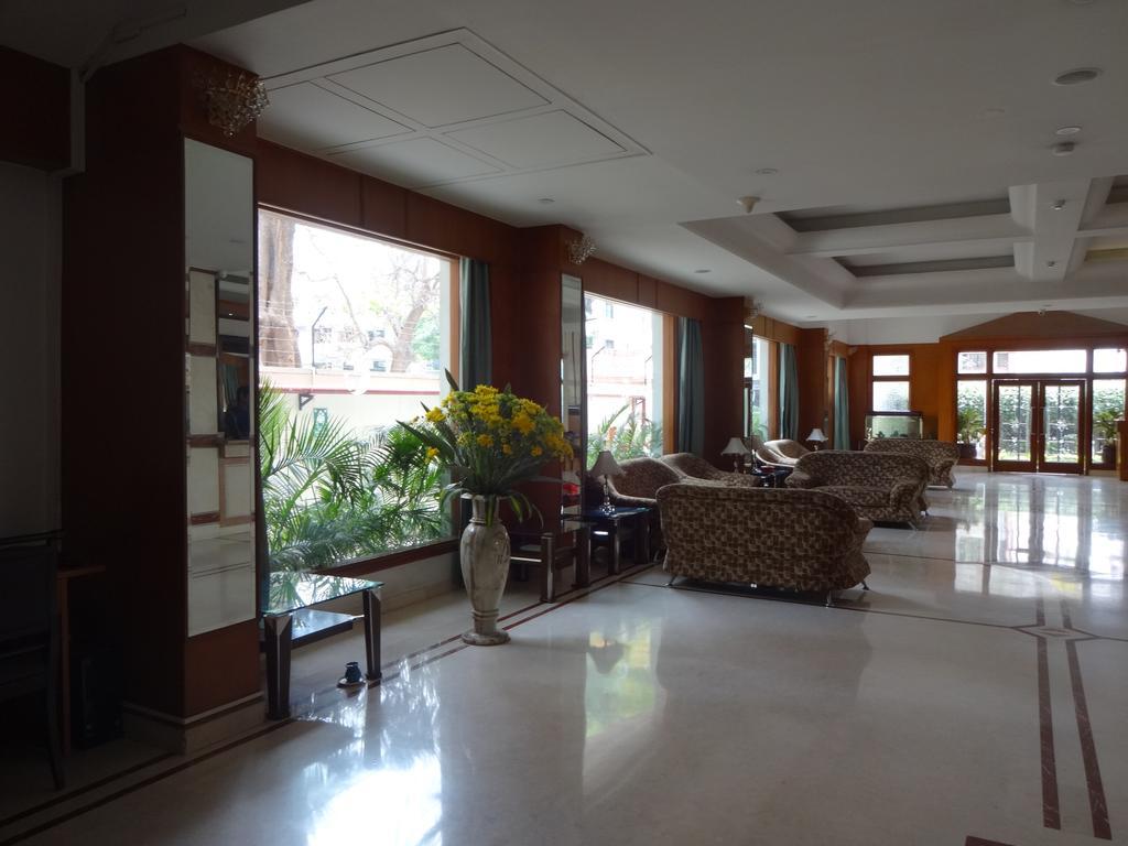J P Cordial Hotel Bangalore Buitenkant foto