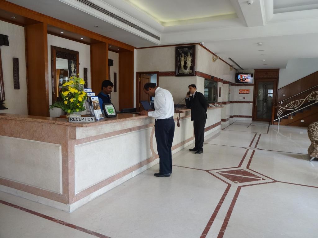J P Cordial Hotel Bangalore Buitenkant foto