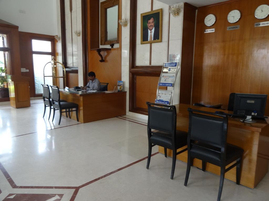 J P Cordial Hotel Bangalore Buitenkant foto