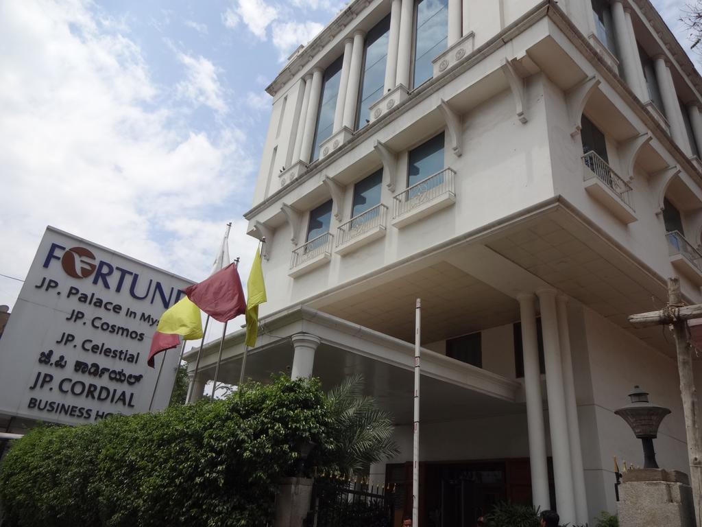 J P Cordial Hotel Bangalore Buitenkant foto