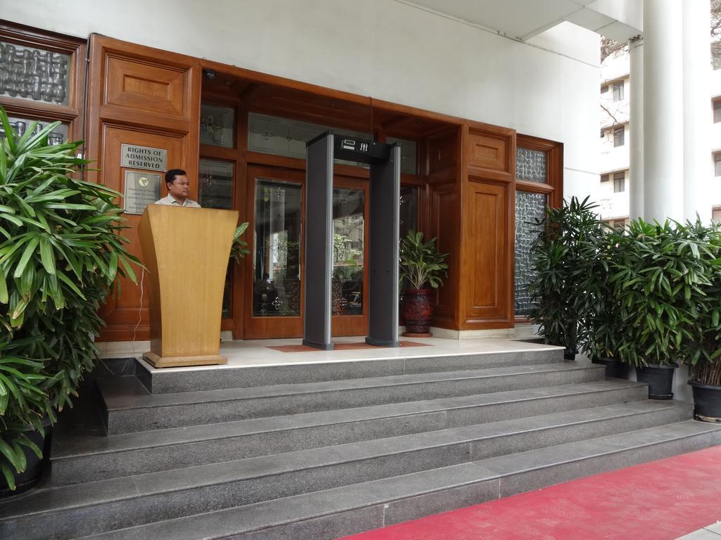 J P Cordial Hotel Bangalore Buitenkant foto