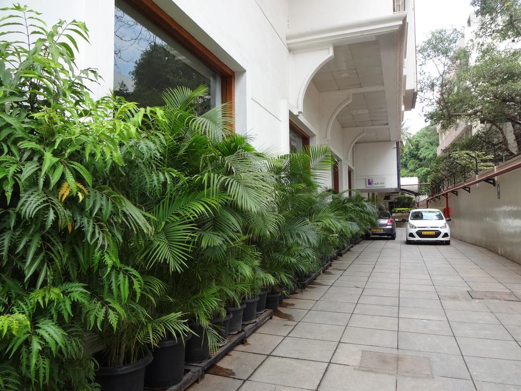 J P Cordial Hotel Bangalore Buitenkant foto